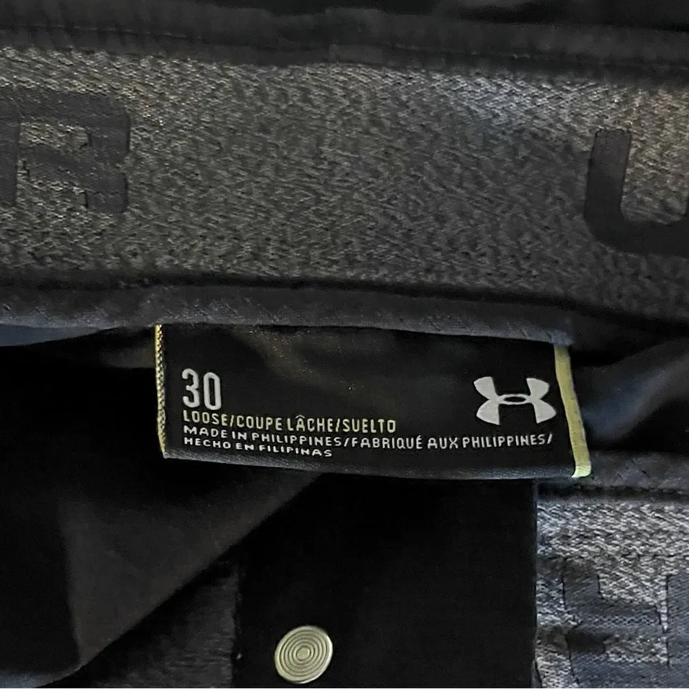 Mens Under Armour Lightweight, Black Golf/Athletic Shorts. Size 30.